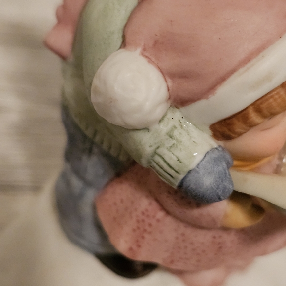 Vintage 1985 Avon Joy to the World Handpainted Porcelain Music Box Carolers - Picture 7 of 9